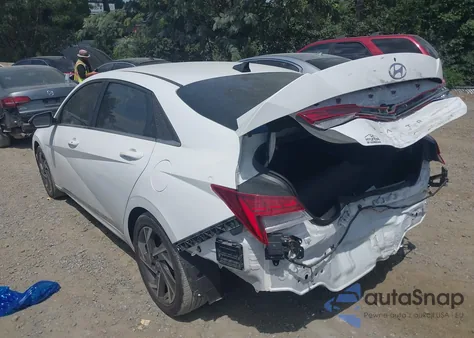 2024 Hyundai Elantra Sel z USA, uszkodzony, nr VIN KMHLS4DG2RU665943